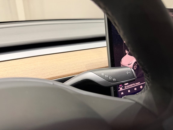 Tesla Model Y 27 of 30
