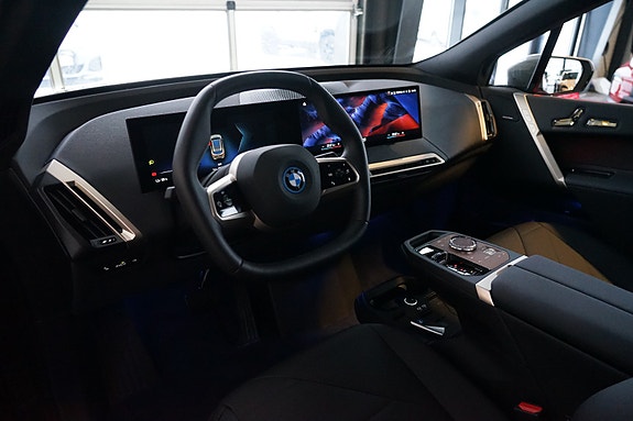 BMW iX 9 of 16