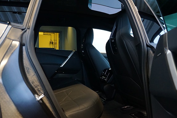 BMW iX 11 of 16