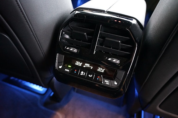 BMW iX 15 of 16