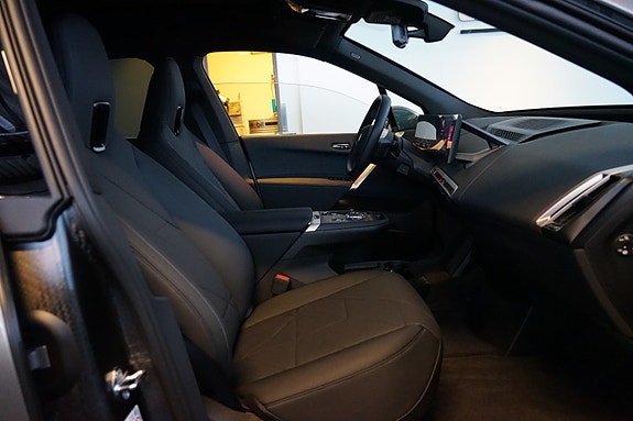 BMW iX 7 of 16