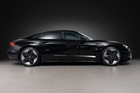 Audi e-tron GT 4 of 30