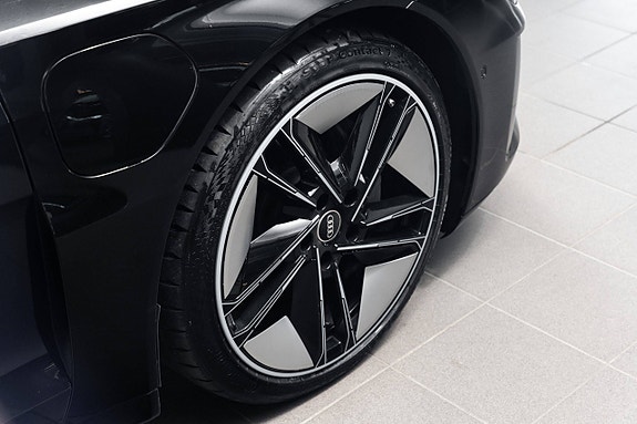 Audi e-tron GT 18 of 30