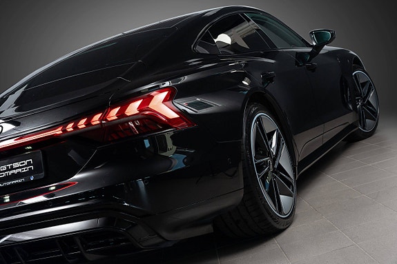 Audi e-tron GT 22 of 30