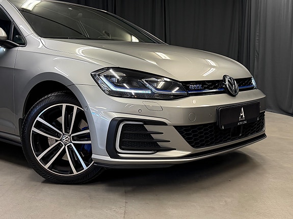 Volkswagen Golf VII 2 of 5