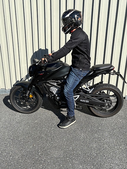 Honda CB 125 R 23 of 30