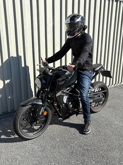 Honda CB 125 R 24 of 30