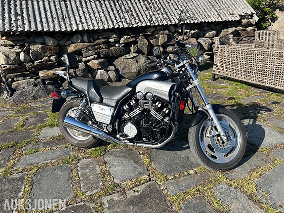 Yamaha VMX1200 2 of 5