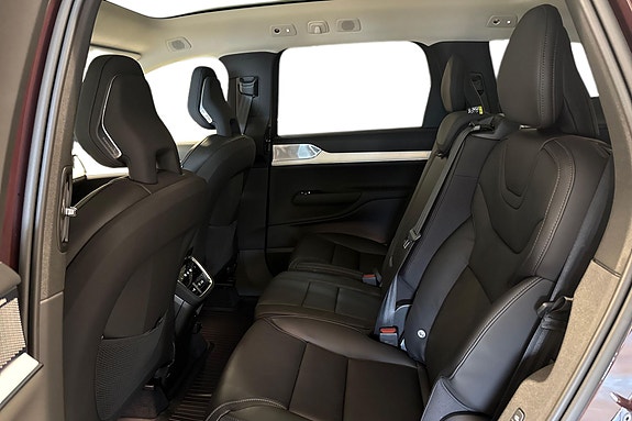 Volvo EX90 12 of 16