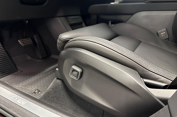 Volvo EX90 11 of 16