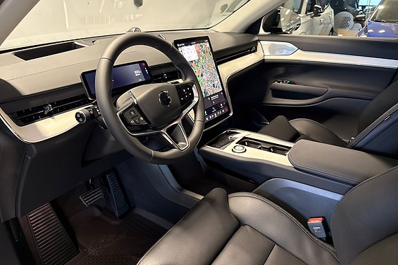 Volvo EX90 10 of 16