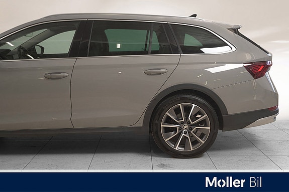 Skoda Octavia Scout 9 of 30
