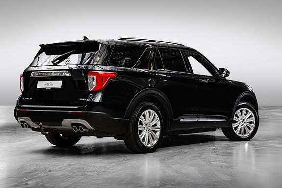 Ford Explorer 2 of 5