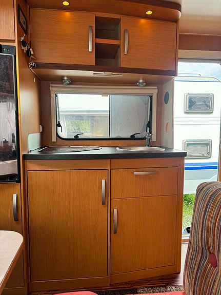Hymer 560 / KØYER / OPPBLÅSTBART FORTELT / GULVVARME 22 of 24