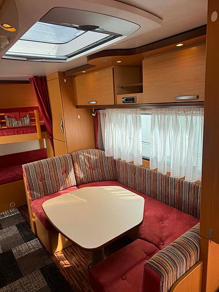Hymer 560 / KØYER / OPPBLÅSTBART FORTELT / GULVVARME 21 of 24