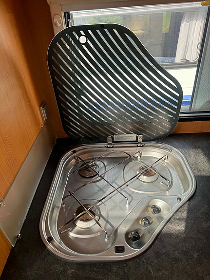 Hymer 560 / KØYER / OPPBLÅSTBART FORTELT / GULVVARME 13 of 24