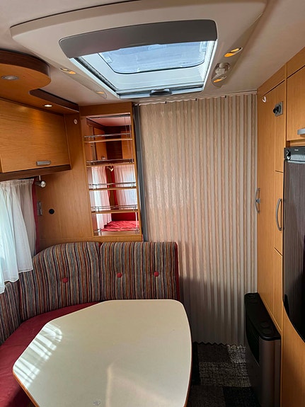 Hymer 560 / KØYER / OPPBLÅSTBART FORTELT / GULVVARME 16 of 24