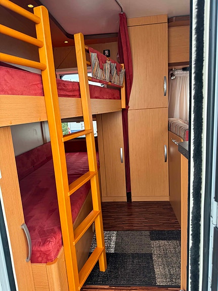 Hymer 560 / KØYER / OPPBLÅSTBART FORTELT / GULVVARME 8 of 24