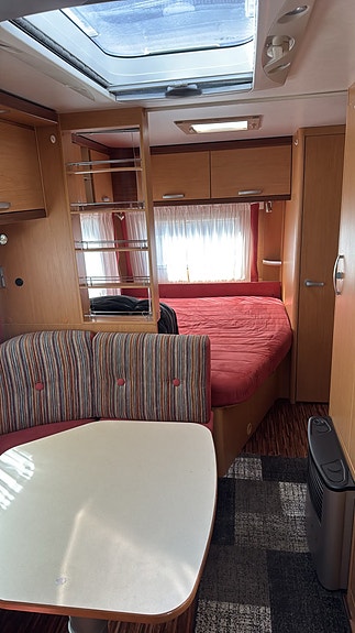 Hymer 560 / KØYER / OPPBLÅSTBART FORTELT / GULVVARME 11 of 24