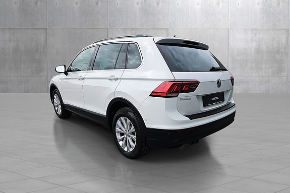 Volkswagen Tiguan 3 of 5