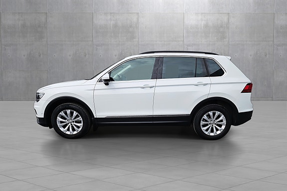 Volkswagen Tiguan 2 of 5