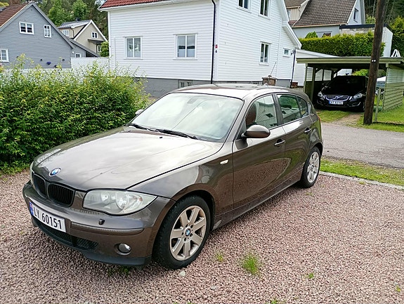 BMW 116i 2 of 5