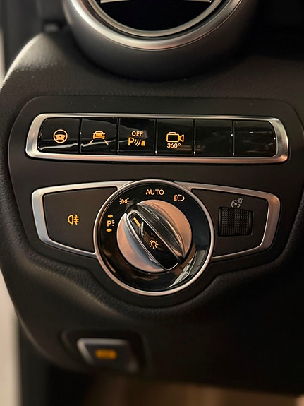 Mercedes-Benz C350 12 of 25
