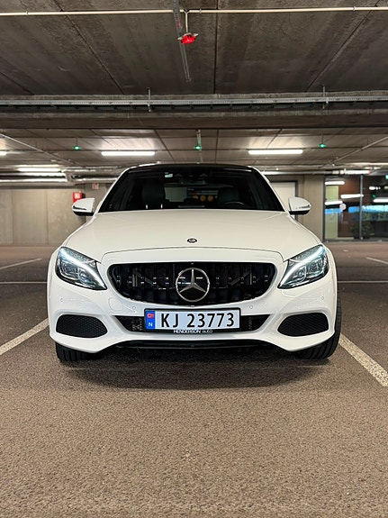 Mercedes-Benz C350 2 of 25