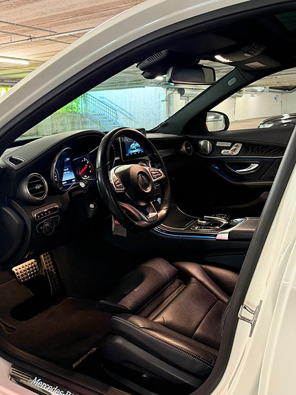 Mercedes-Benz C350 18 of 25