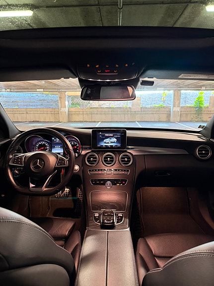 Mercedes-Benz C350 16 of 25