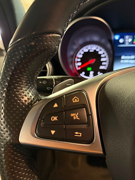 Mercedes-Benz C350 13 of 25