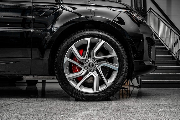 Land Rover Range Rover Sport 17 of 30
