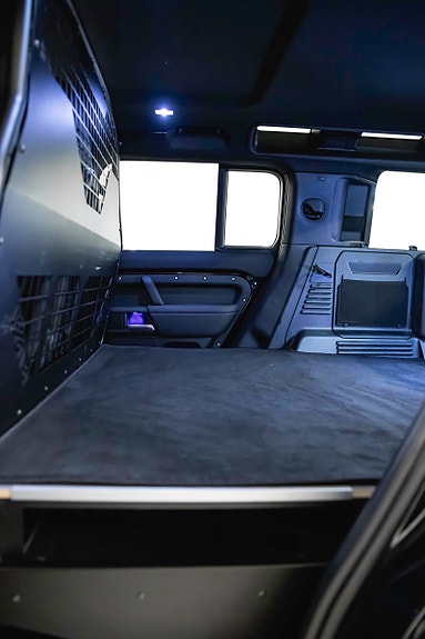 Land Rover Defender 110 5 of 5