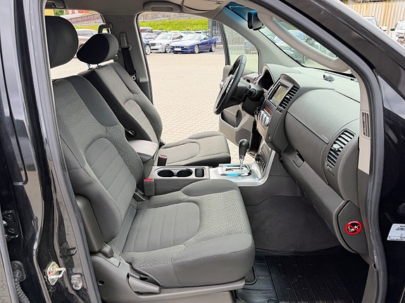 Nissan Pathfinder 8 of 11