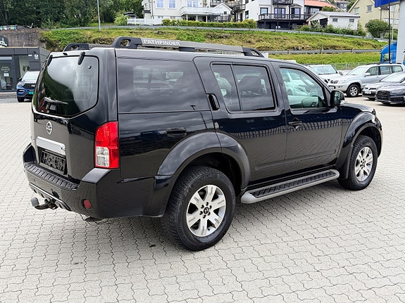 Nissan Pathfinder 3 of 5