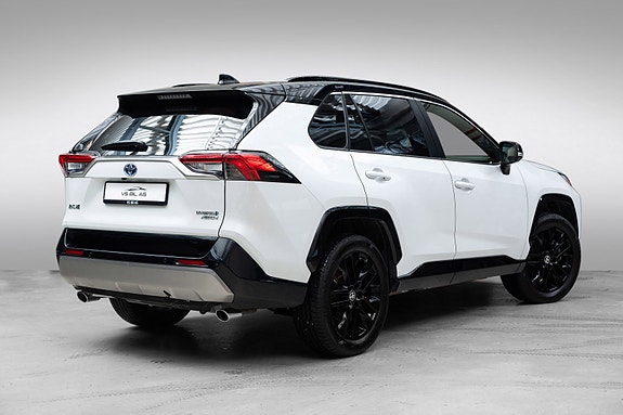 Toyota RAV4 2 of 5
