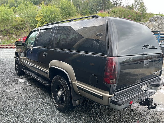 Chevrolet Suburban 9 of 30