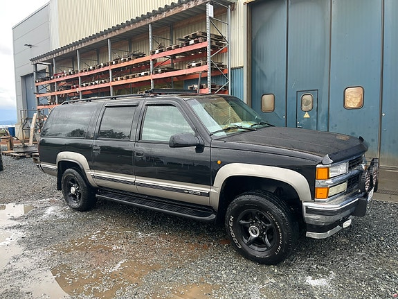 Chevrolet Suburban 7 of 30