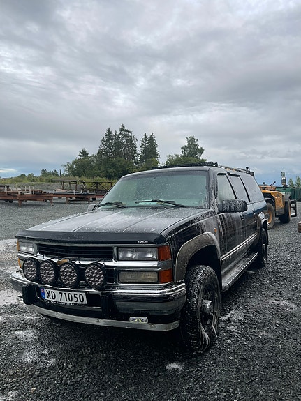 Chevrolet Suburban 4 of 30
