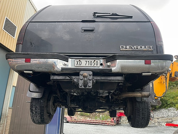 Chevrolet Suburban 13 of 30