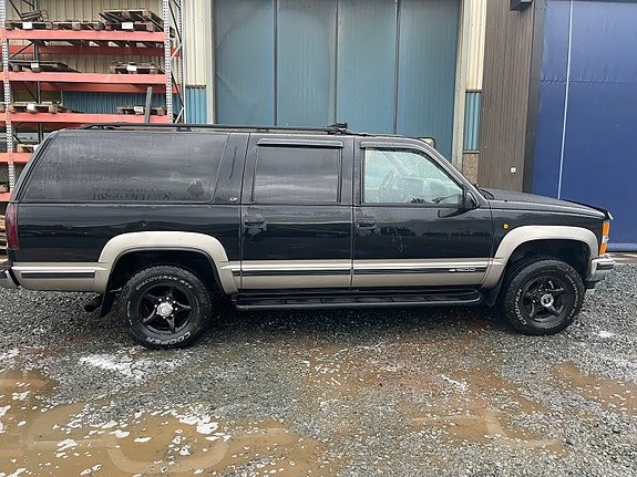 Chevrolet Suburban 6 of 30
