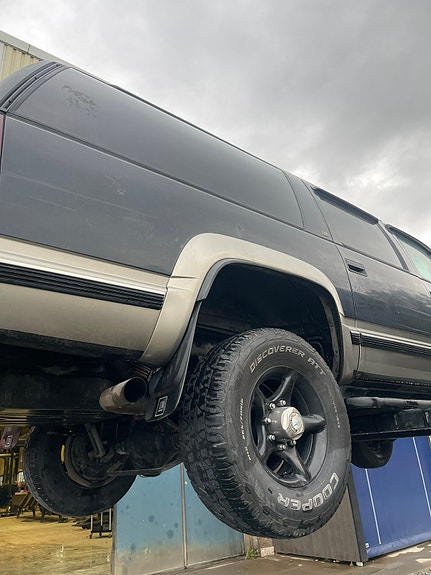 Chevrolet Suburban 11 of 30