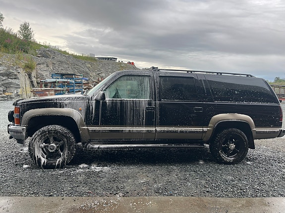 Chevrolet Suburban 10 of 30