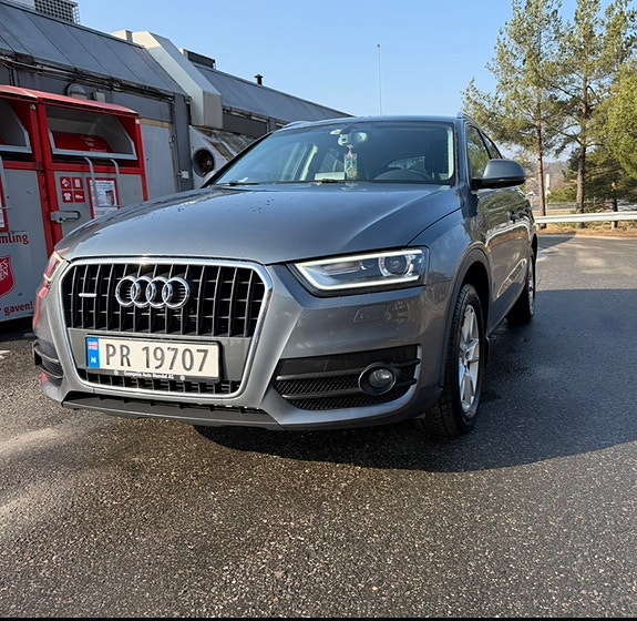 Audi Q3 2 of 5