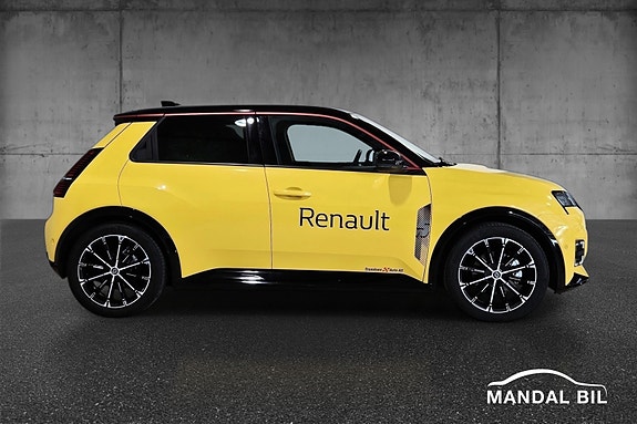 Renault 5 E-Tech 3 of 5