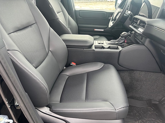 Toyota Land Cruiser 12 of 16