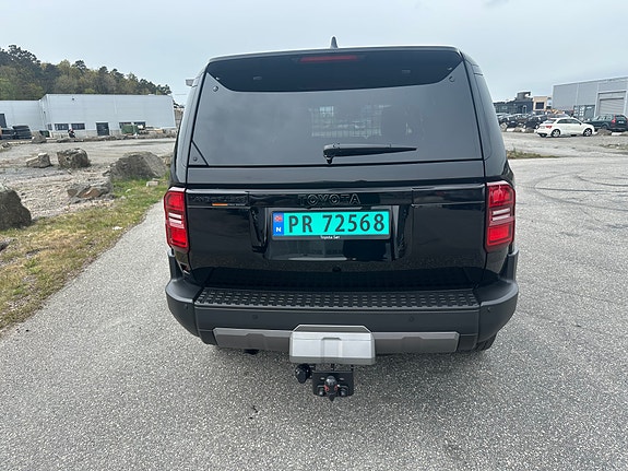 Toyota Land Cruiser 3 of 16