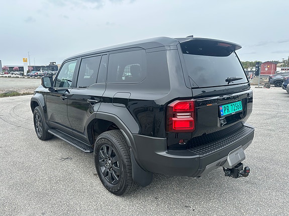 Toyota Land Cruiser 5 of 16