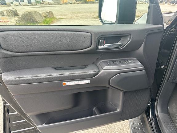 Toyota Land Cruiser 10 of 16