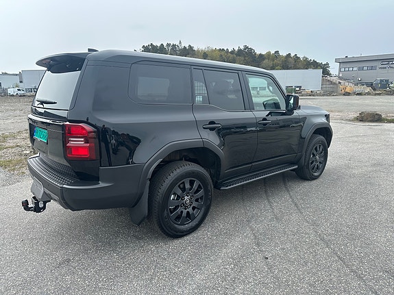 Toyota Land Cruiser 4 of 16